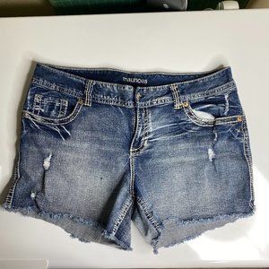 Plus Size Mid-Rise Med Wash Distressed Shorts sz20